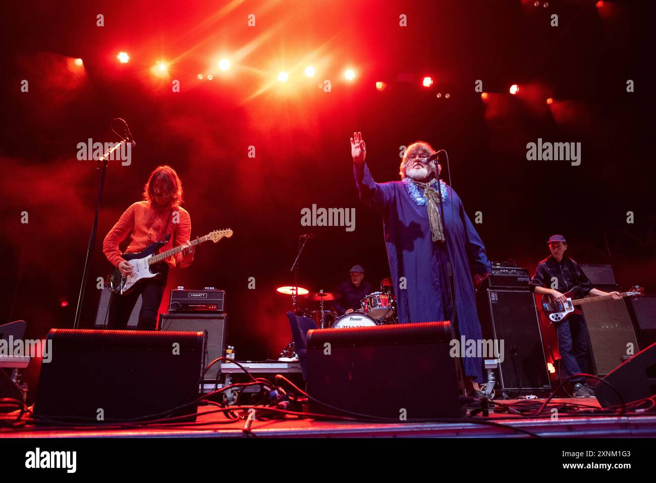 Fredrikstad, Norvegia. 25 luglio 2024. La rock band svedese The Soundtrack of Our Lives esegue un concerto dal vivo durante il festival musicale norvegese Maanefestivalen 2024 a Fredrikstad. Qui il cantante Ebbot Lundberg viene visto dal vivo sul palco. Foto Stock