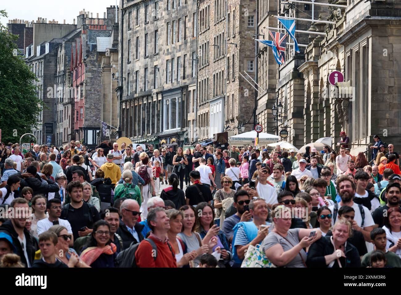 Edimburgo Scozia, Regno Unito 1 agosto 2024. Folle sul Royal Mile durante il Festival di Edimburgo. credito sst/alamy notizie in diretta Foto Stock