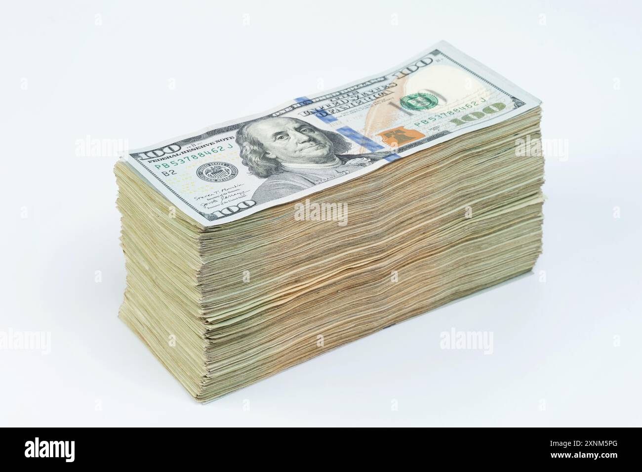 Banconota da 100 dollari USA isolata su sfondo bianco Foto Stock