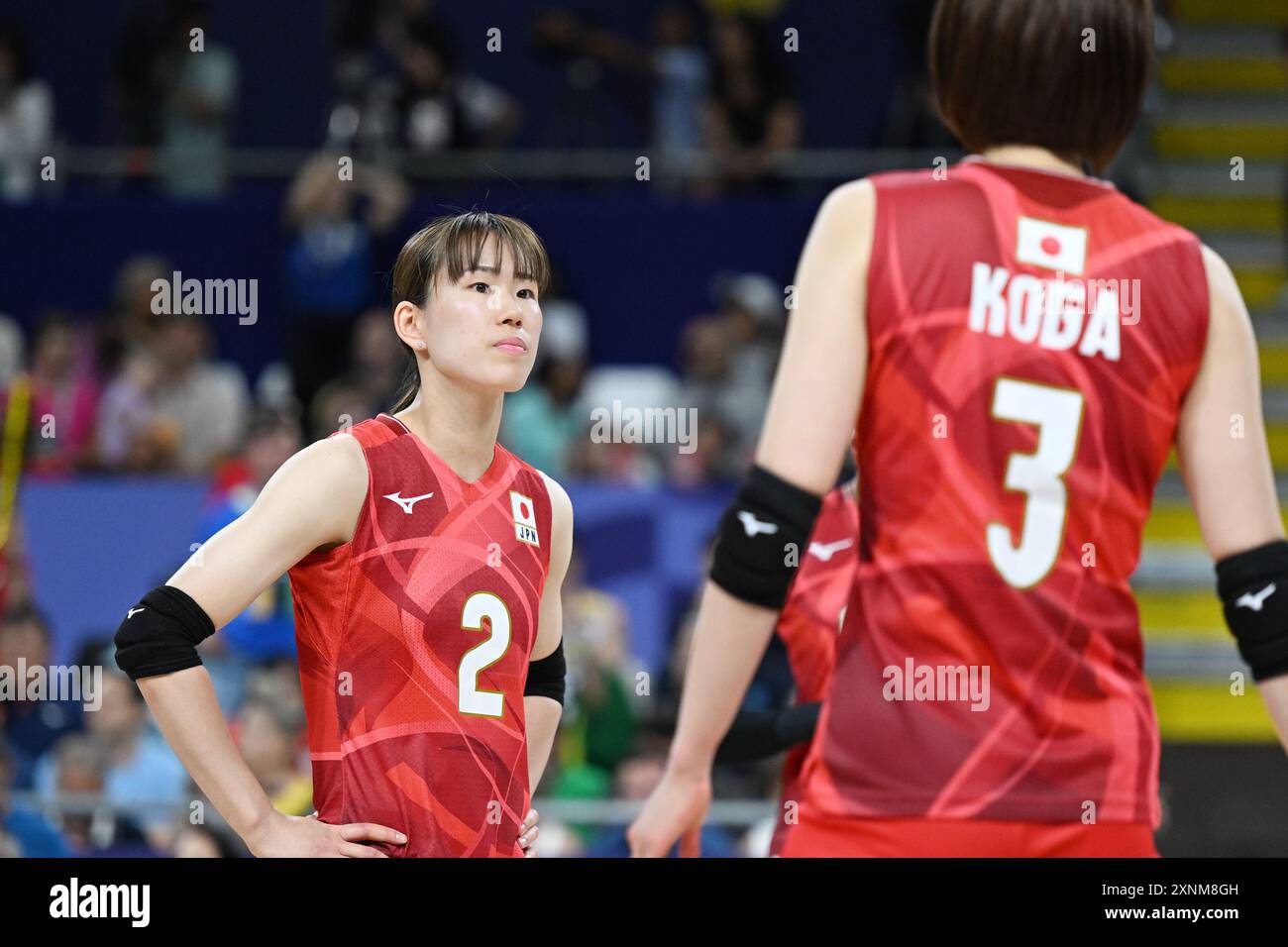 Parigi, Francia. Credito: MATSUO. 1 agosto 2024. (L-R) Kotona Hayashi (JPN), Sarina Koga (JPN) pallavolo : turno preliminare femminile - Pool B match tra Brasile e Giappone durante i Giochi Olimpici di Parigi 2024 alla South Paris Arena di Parigi, Francia. Crediti: MATSUO . K/AFLO SPORT/Alamy Live News Foto Stock