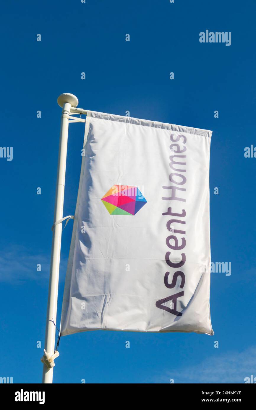 logo della bandiera per le case di risalita del nord-est fuori dalla tenuta di willow farm che ospitano lo sviluppo del choppington northumberland division city council Foto Stock