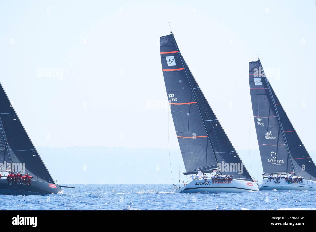 Palma. Spagna. 20240801, il re Filippo vi di Spagna gareggia a bordo della barca Aifos durante la 42a Copa del Rey Mapfre Sailing Cup - giorno 3 al Real Club Nautico il 1° agosto 2024 a Palma, Spagna Foto Stock