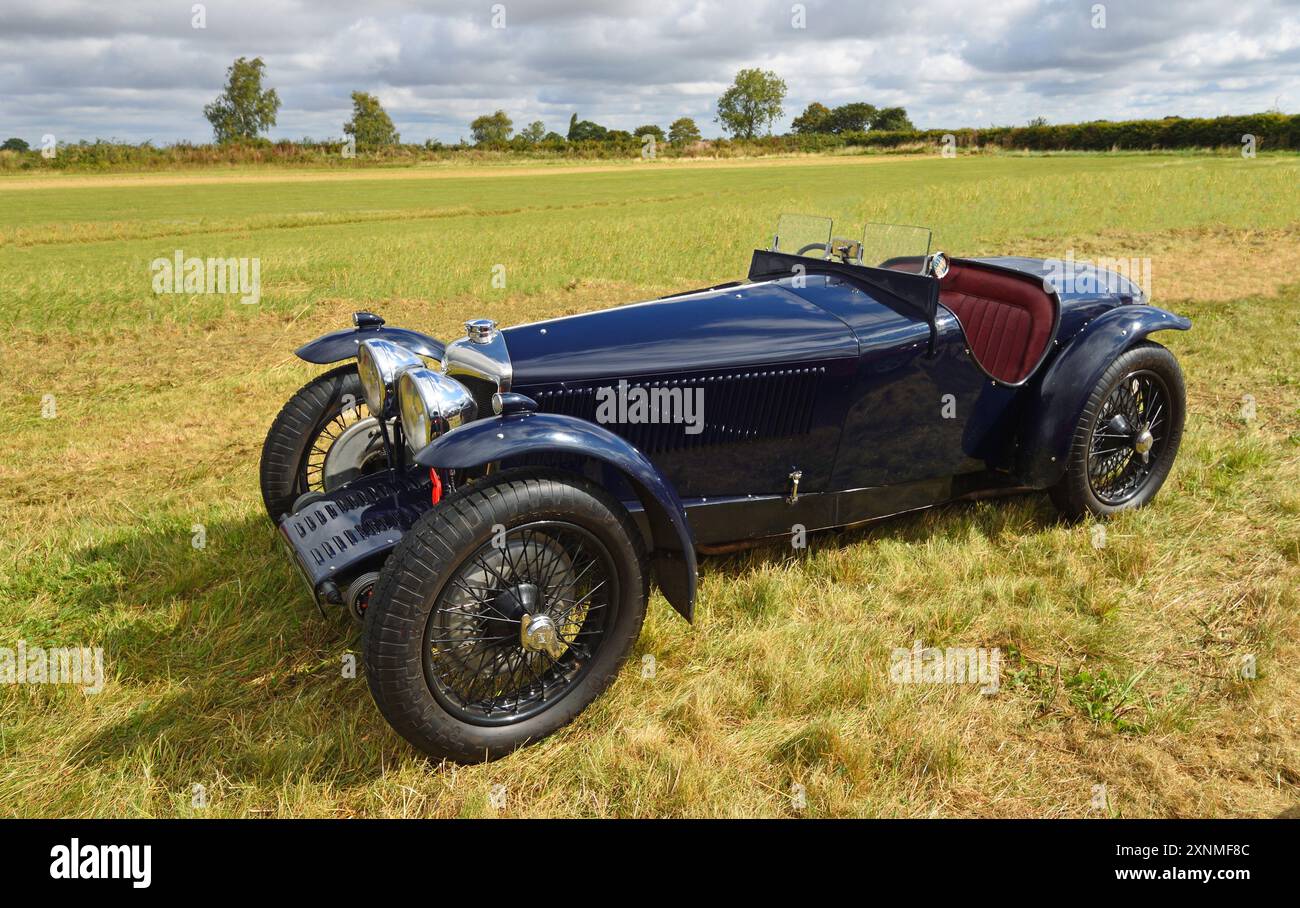 Vintage 672 Riley 12-4 Kestrel Special (1934) parcheggiato su erba Foto Stock