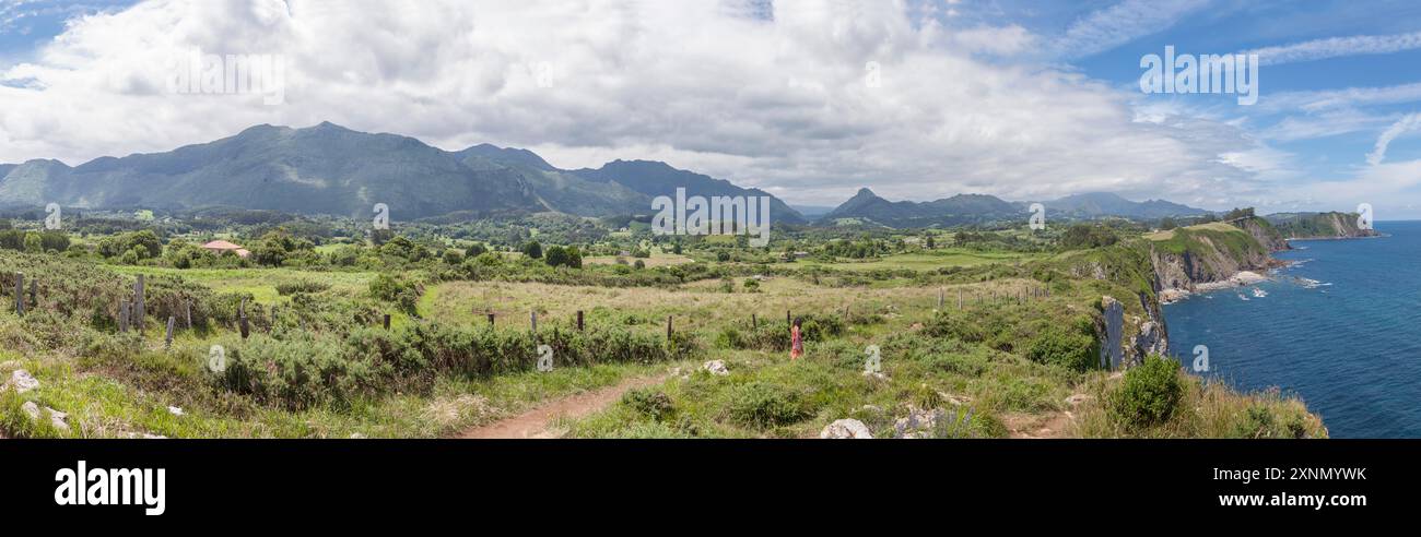 Montagne, colline e scogliere dell'Inferno, Ribadesella, Asturie orientali, Spagna Foto Stock