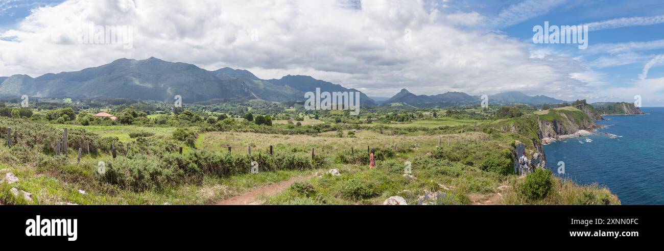 Montagne, colline e scogliere dell'Inferno, Ribadesella, Asturie orientali, Spagna Foto Stock