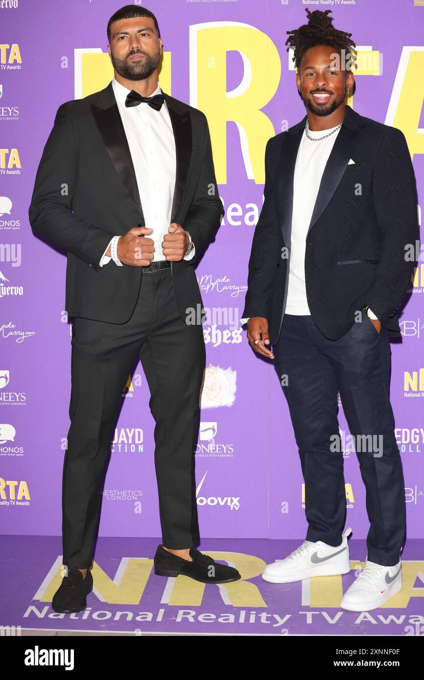 Blade Siddiqi e Konnor Ewudzi partecipano ai National Reality TV Awards alla Porchester Hall di Londra. Foto Stock