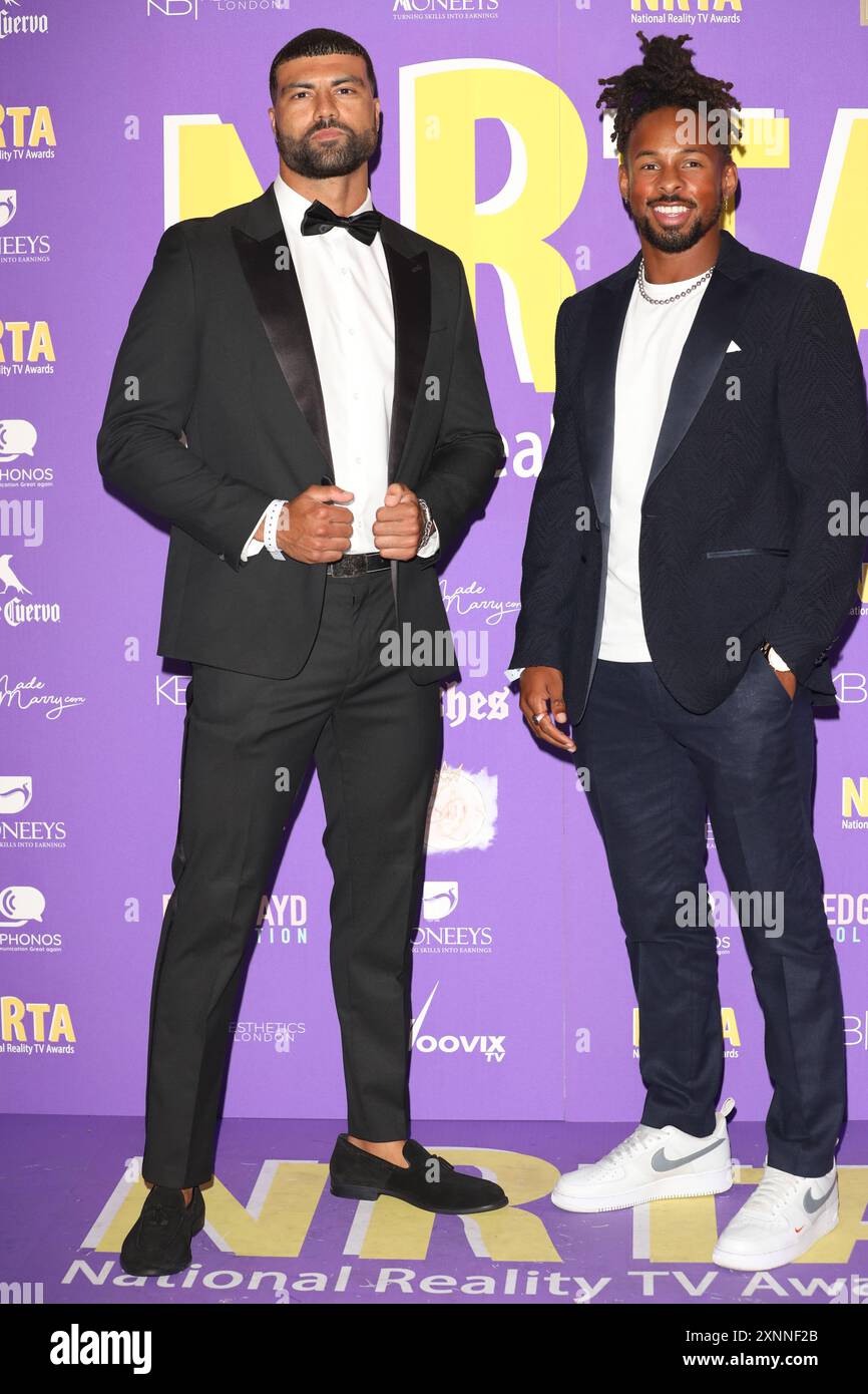 Blade Siddiqi e Konnor Ewudzi partecipano ai National Reality TV Awards alla Porchester Hall di Londra. Foto Stock