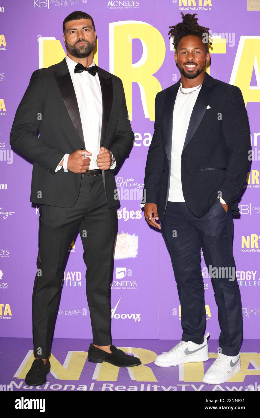 Blade Siddiqi e Konnor Ewudzi partecipano ai National Reality TV Awards alla Porchester Hall di Londra. Foto Stock