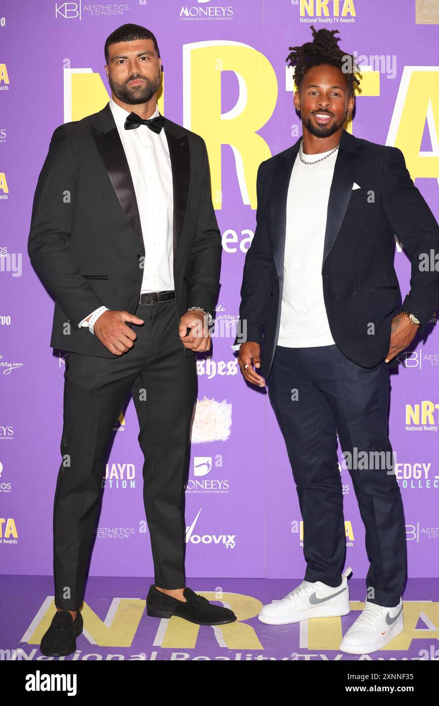 Blade Siddiqi e Konnor Ewudzi partecipano ai National Reality TV Awards alla Porchester Hall di Londra. Foto Stock