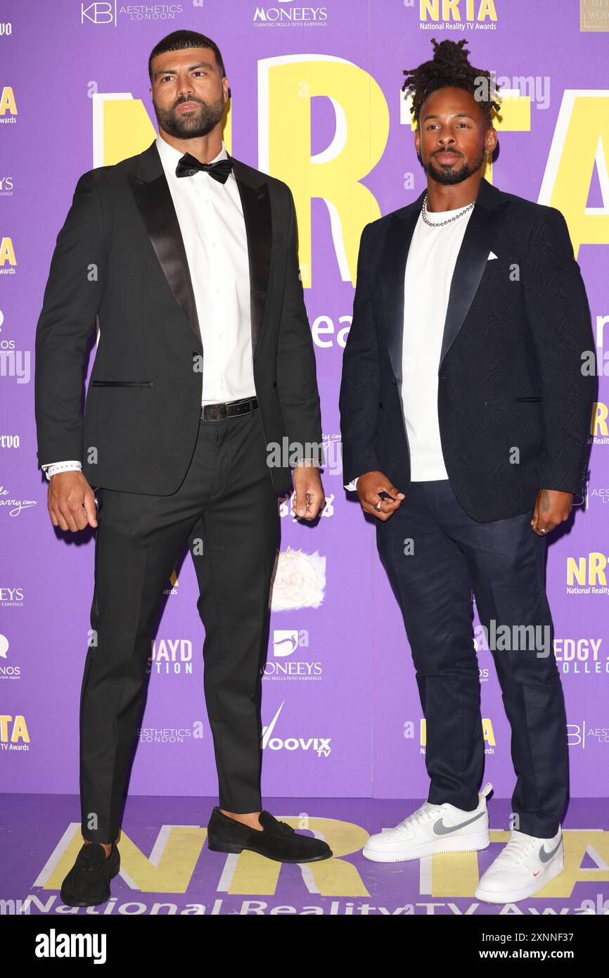 Blade Siddiqi e Konnor Ewudzi partecipano ai National Reality TV Awards alla Porchester Hall di Londra. Foto Stock