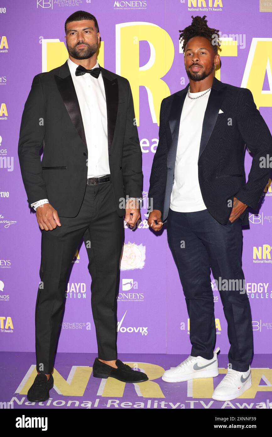Blade Siddiqi e Konnor Ewudzi partecipano ai National Reality TV Awards alla Porchester Hall di Londra. Foto Stock