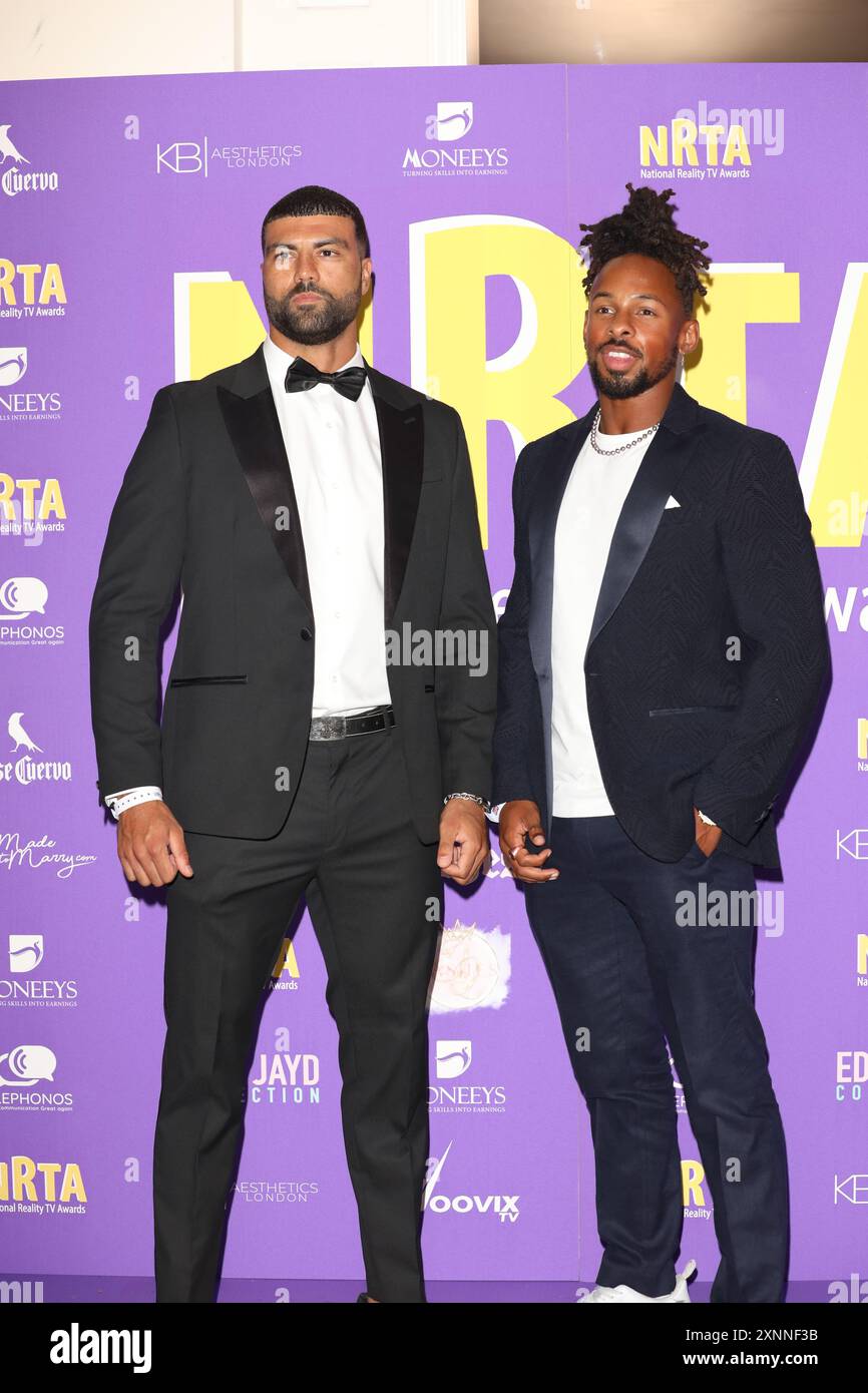 Blade Siddiqi e Konnor Ewudzi partecipano ai National Reality TV Awards alla Porchester Hall di Londra. Foto Stock