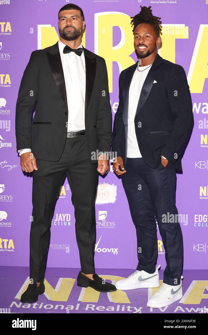 Blade Siddiqi e Konnor Ewudzi partecipano ai National Reality TV Awards alla Porchester Hall di Londra. Foto Stock