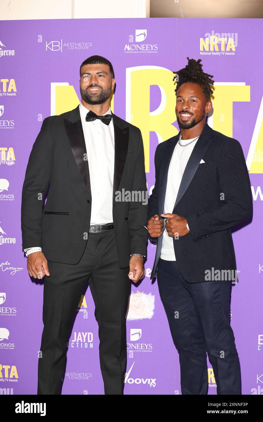 Blade Siddiqi e Konnor Ewudzi partecipano ai National Reality TV Awards alla Porchester Hall di Londra. Foto Stock