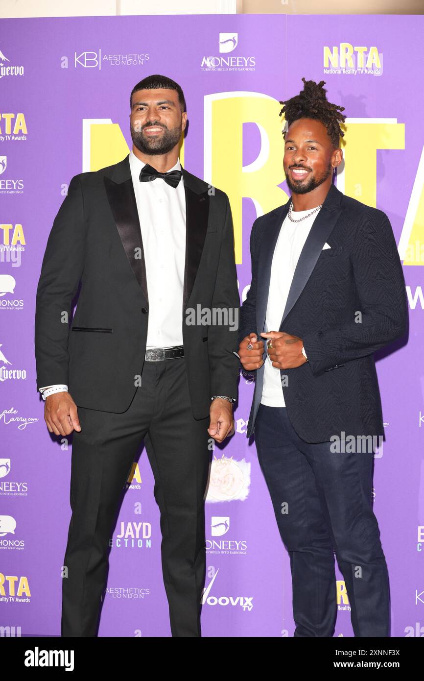 Blade Siddiqi e Konnor Ewudzi partecipano ai National Reality TV Awards alla Porchester Hall di Londra. Foto Stock