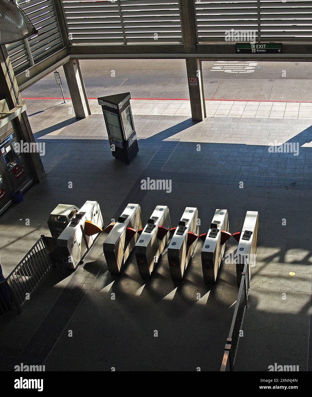 I cancelli della stazione BART Foto Stock