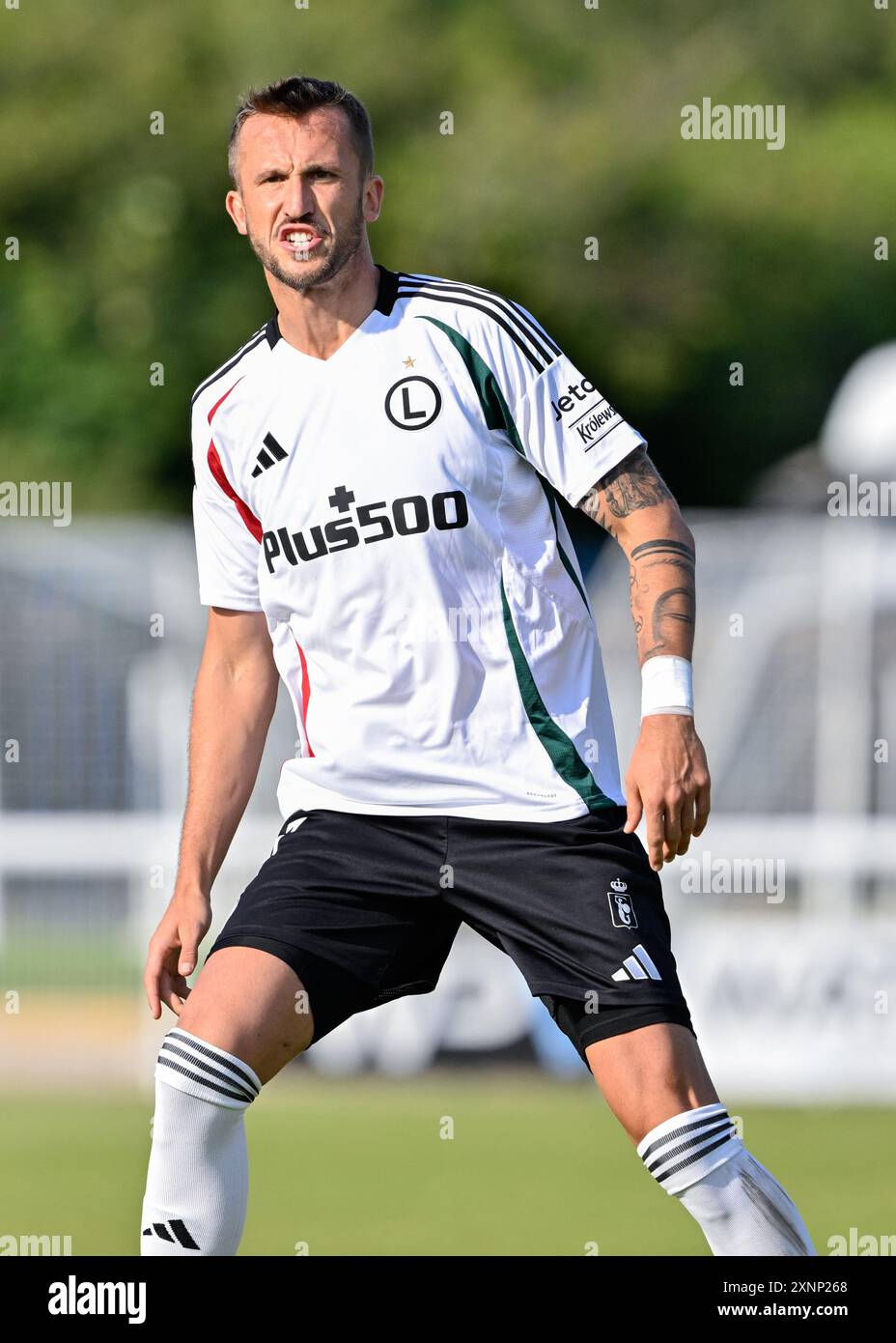 Tomáš Pekhart di Legia Warszawa durante la seconda partita di qualificazione della UEFA Europa Conference League 2° turno di qualificazione Caernarfon Town vs Legia Varsavia a Nantporth, Bangor, Regno Unito, 1° agosto 2024 (foto di Cody Froggatt/News Images) Foto Stock