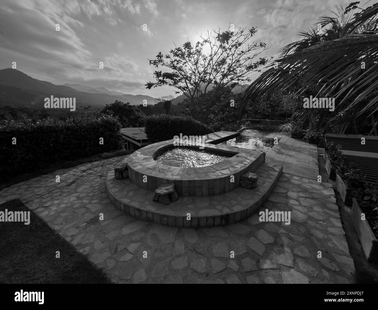 Piscina presso l'eco-Lodge Moon Wind vicino all'entrata del Parco Nazionale di Tyrona o del Parque Nacional Natural Tayrona - costa caraibica della Colombia Foto Stock