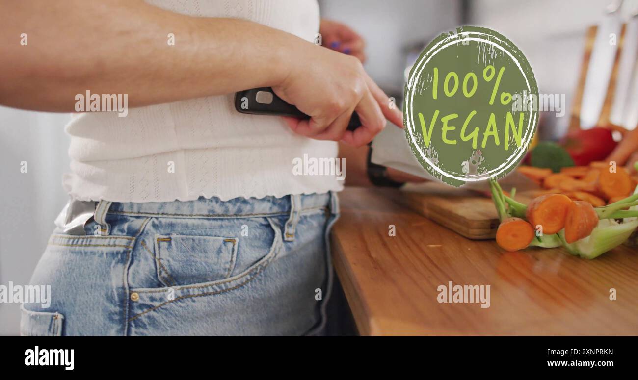 Immagine del 100% testo vegano su diverse coppie di donne che cucinano a casa Foto Stock