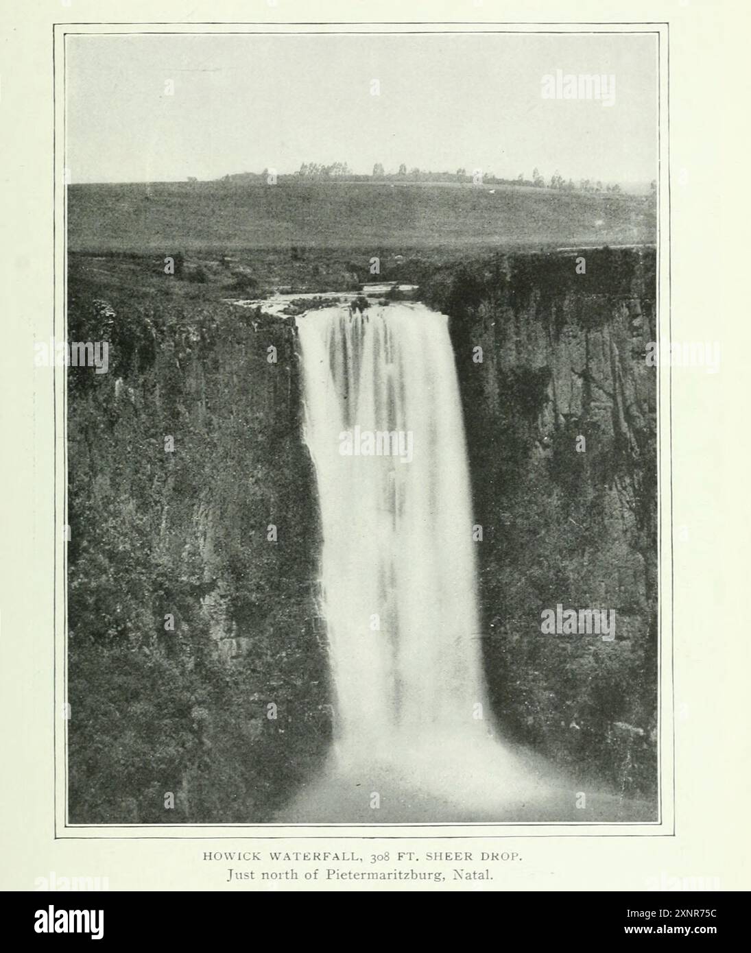 CASCATA HOWICK, 308 METRI QUADRI CIRCA CADUTA TOTALE. Appena a nord di Pietermaritzburg, Natal. Dall'articolo LA CONQUISTA ECONOMICA DELL'AFRICA. Di H. G. Prout. Dalla rivista Engineering dedicata al progresso industriale volume XVIII 1899-1900 The Engineering Magazine Co Foto Stock