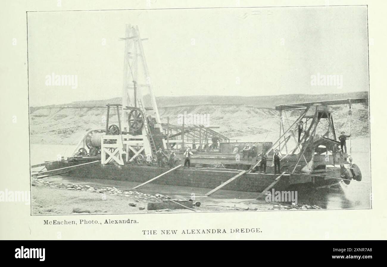 LA NUOVA ALEXANDRA DREDGE. DALL'ARTICOLO L'ORIGINE E IL PROGRESSO DEL DRAGAGGIO DELL'ORO IN NUOVA ZELANDA. Di W. H. Cutten. Dalla rivista Engineering dedicata al progresso industriale volume XVIII 1899-1900 The Engineering Magazine Co Foto Stock