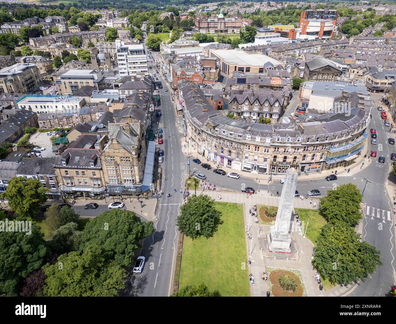 Vista aerea degli edifici vittoriani di Prospect Square, Montpellier Quarter, Harrogate, North Yorkshire, Inghilterra Foto Stock