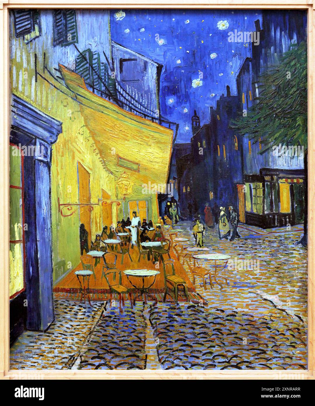 Terrazza di un caffè di notte a Place du Forum, Arles Francia (1888) dell'artista Vincent van Gogh (1853-1890) Café van Gogh. Foto Stock