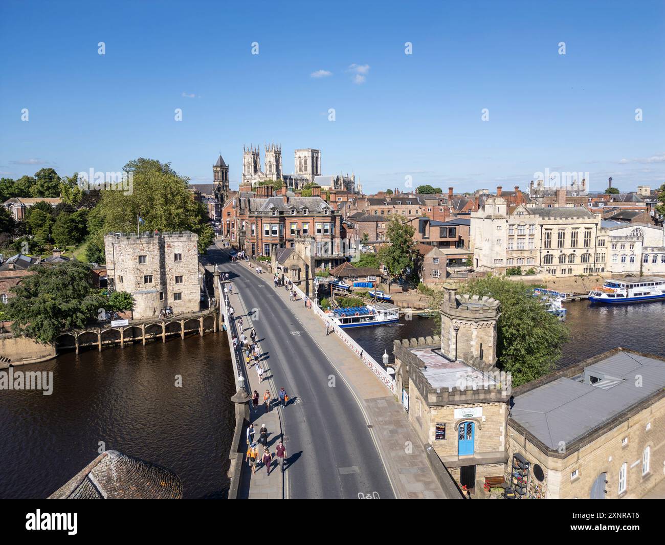 Vista aerea della cattedrale di York e del ponte Lendal, North Yorkshire, Inghilterra. Foto Stock