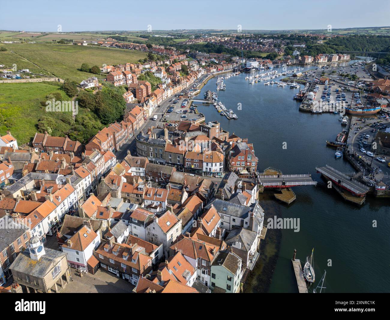 Ponti oscillanti Whitby sul fiume Esk, North Yorkshire, Inghilterra. Foto Stock