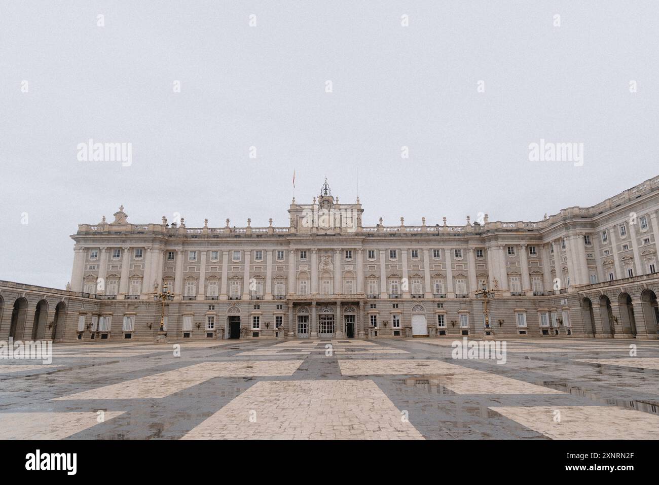 Vista del Palazzo reale di Madrid dal centro di plaza Foto Stock