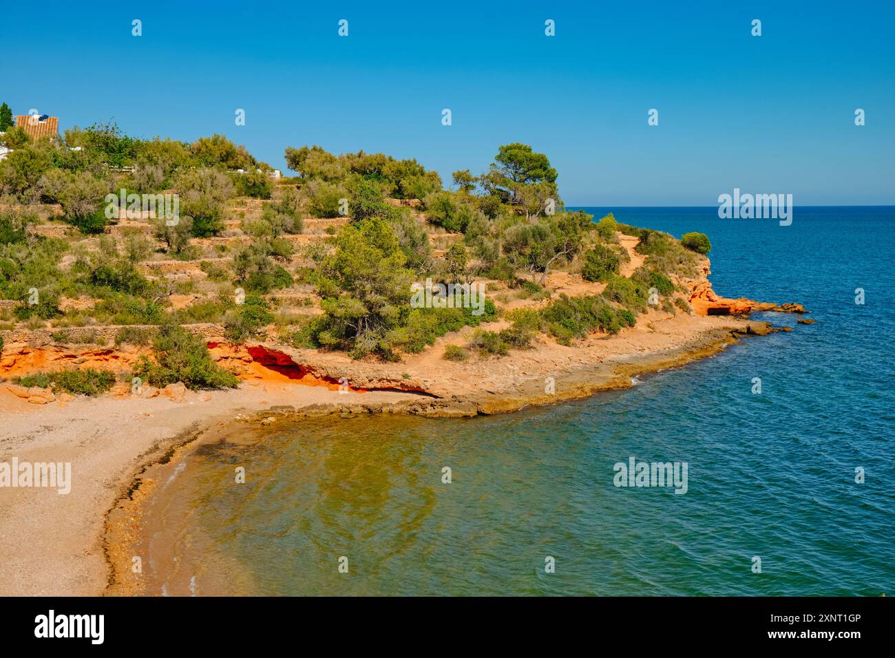 La baia vergine di Cala Maria, a la Ampolla, Catalogna, Spagna, nella famosa costa della Costa Daurada, in una giornata di sole Foto Stock