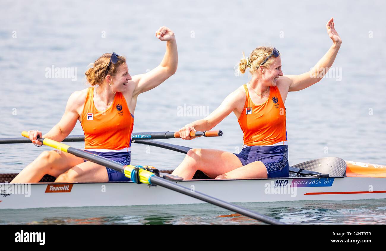 PARIGI - Veronique Meester e Ymkje Clevering in azione durante le ultime due (f) al torneo olimpico di canottaggio durante i giochi estivi nella capitale francese. ANP IRIS VAN DEN BROEK credito: ANP/Alamy Live News Foto Stock