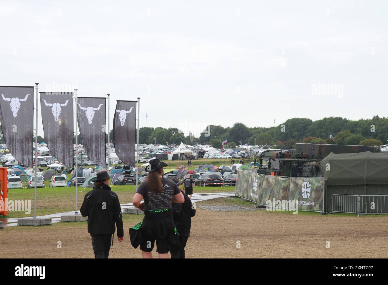 Wacken, Deutschland 31.Juli - 03. Agosto 2024: Wacken Open Air, WOA 2024, ein Metal-Festival in der Gemeinde Wacken in Schleswig-Holstein. Im Bild: Die fans sind da Schleswig Holstein *** Wacken, Germania 31 luglio 03 agosto 2024 Wacken Open Air, WOA 2024, un festival del metal nel comune di Wacken nello Schleswig Holstein nella foto i fan sono lì Schleswig Holstein Copyright: XFotostandx/xxSvenxBaehrx Foto Stock