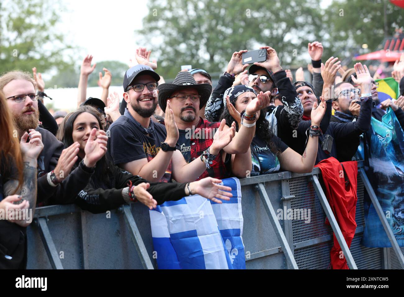 Wacken, Deutschland 31.Juli - 03. Agosto 2024: Wacken Open Air, WOA 2024, ein Metal-Festival in der Gemeinde Wacken in Schleswig-Holstein. Im Bild: Die fans sind da Schleswig Holstein *** Wacken, Germania 31 luglio 03 agosto 2024 Wacken Open Air, WOA 2024, un festival del metal nel comune di Wacken nello Schleswig Holstein nella foto i fan sono lì Schleswig Holstein Copyright: XFotostandx/xxSvenxBaehrx Foto Stock