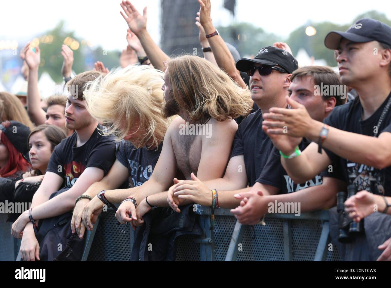 Wacken, Deutschland 31.Juli - 03. Agosto 2024: Wacken Open Air, WOA 2024, ein Metal-Festival in der Gemeinde Wacken in Schleswig-Holstein. Im Bild: Die fans sind da Schleswig Holstein *** Wacken, Germania 31 luglio 03 agosto 2024 Wacken Open Air, WOA 2024, un festival del metal nel comune di Wacken nello Schleswig Holstein nella foto i fan sono lì Schleswig Holstein Copyright: XFotostandx/xxSvenxBaehrx Foto Stock