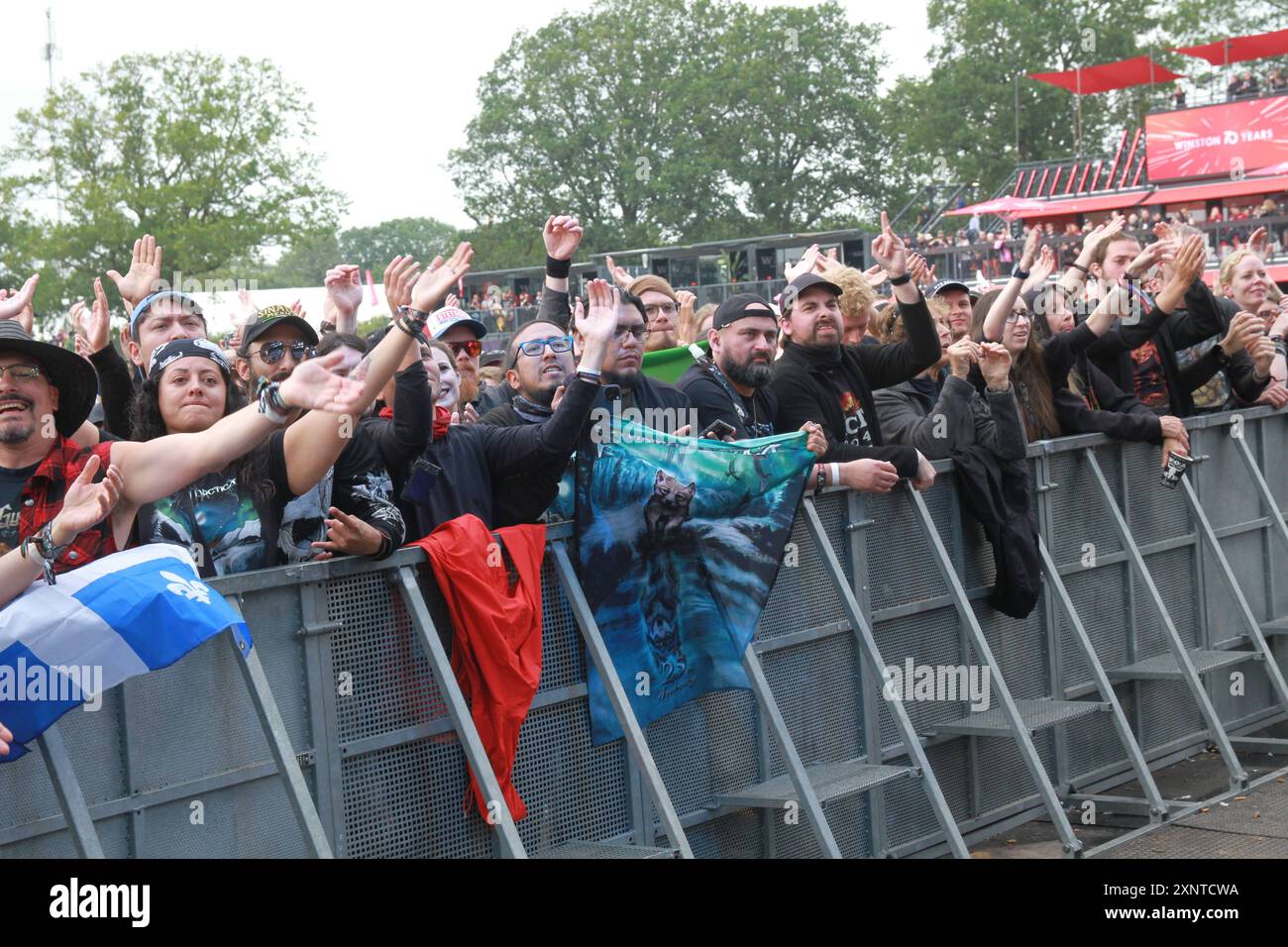 Wacken, Deutschland 31.Juli - 03. Agosto 2024: Wacken Open Air, WOA 2024, ein Metal-Festival in der Gemeinde Wacken in Schleswig-Holstein. Im Bild: Die fans sind da Schleswig Holstein *** Wacken, Germania 31 luglio 03 agosto 2024 Wacken Open Air, WOA 2024, un festival del metal nel comune di Wacken nello Schleswig Holstein nella foto i fan sono lì Schleswig Holstein Copyright: XFotostandx/xxSvenxBaehrx Foto Stock