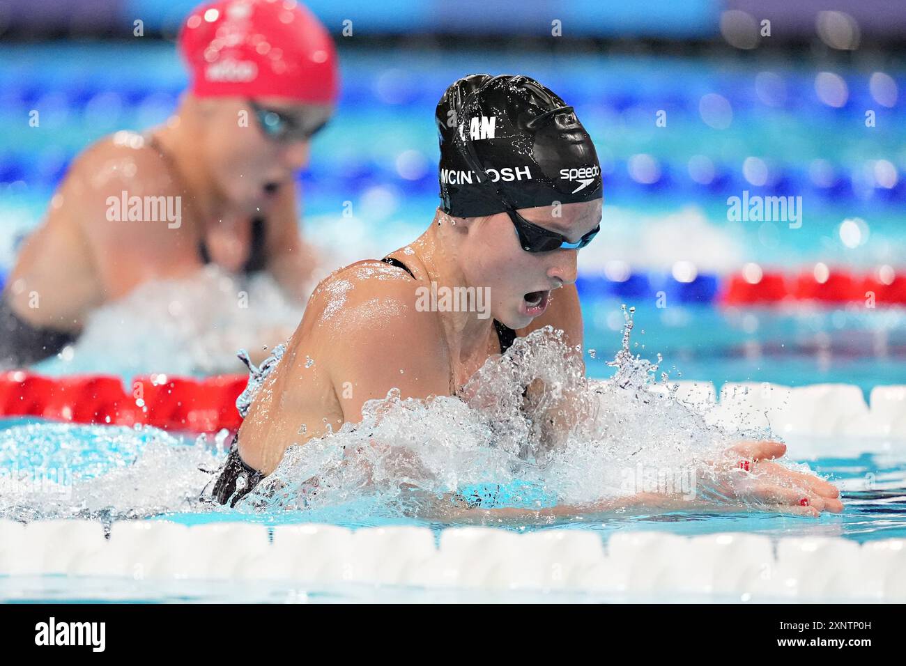 Parigi, Francia. 2 agosto 2024. Summer McIntosh del Canada, in azione al 200m individuale Medley Heat 3 femminile durante le Olimpiadi di Parigi 2024 all'Arena le Defense di Parigi, Francia, venerdì 2 agosto 2024. Foto di Richard Ellis/UPI credito: UPI/Alamy Live News Foto Stock