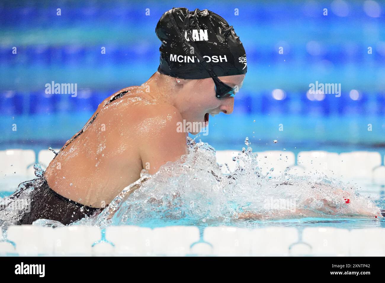 Parigi, Francia. 2 agosto 2024. Summer McIntosh del Canada, in azione al 200m individuale Medley Heat 3 femminile durante le Olimpiadi di Parigi 2024 all'Arena le Defense di Parigi, Francia, venerdì 2 agosto 2024. Foto di Richard Ellis/UPI credito: UPI/Alamy Live News Foto Stock