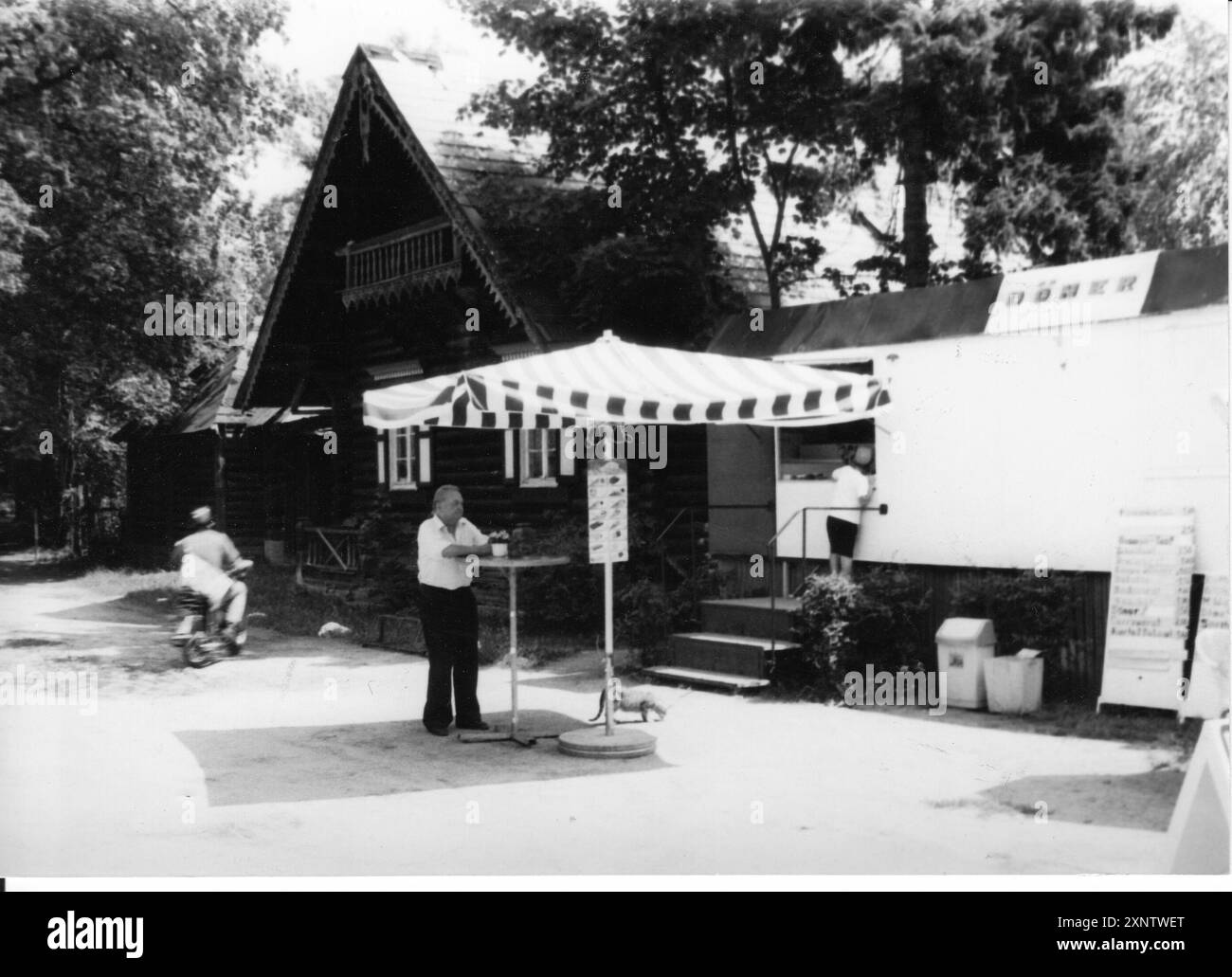 Stand per spuntini, la colonia russa Alexandrovka. Snack bar. Ristorante. ristorante. Gastronomia. Foto: MAZ/Archive, 06.08.1992 [traduzione automatizzata] Foto Stock