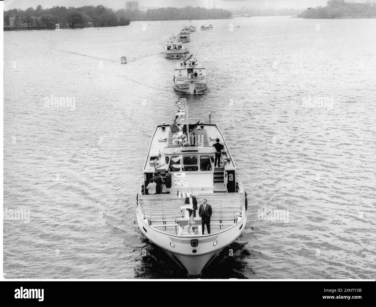 La White Fleet aprì la stagione sull'Havel con la tradizionale parata della flotta. Nave. Trasporti marittimi, trasporti marittimi. GDR. storico. Foto: MAZ/Lutz Sperling, 27.04.1974 [traduzione automatizzata] Foto Stock