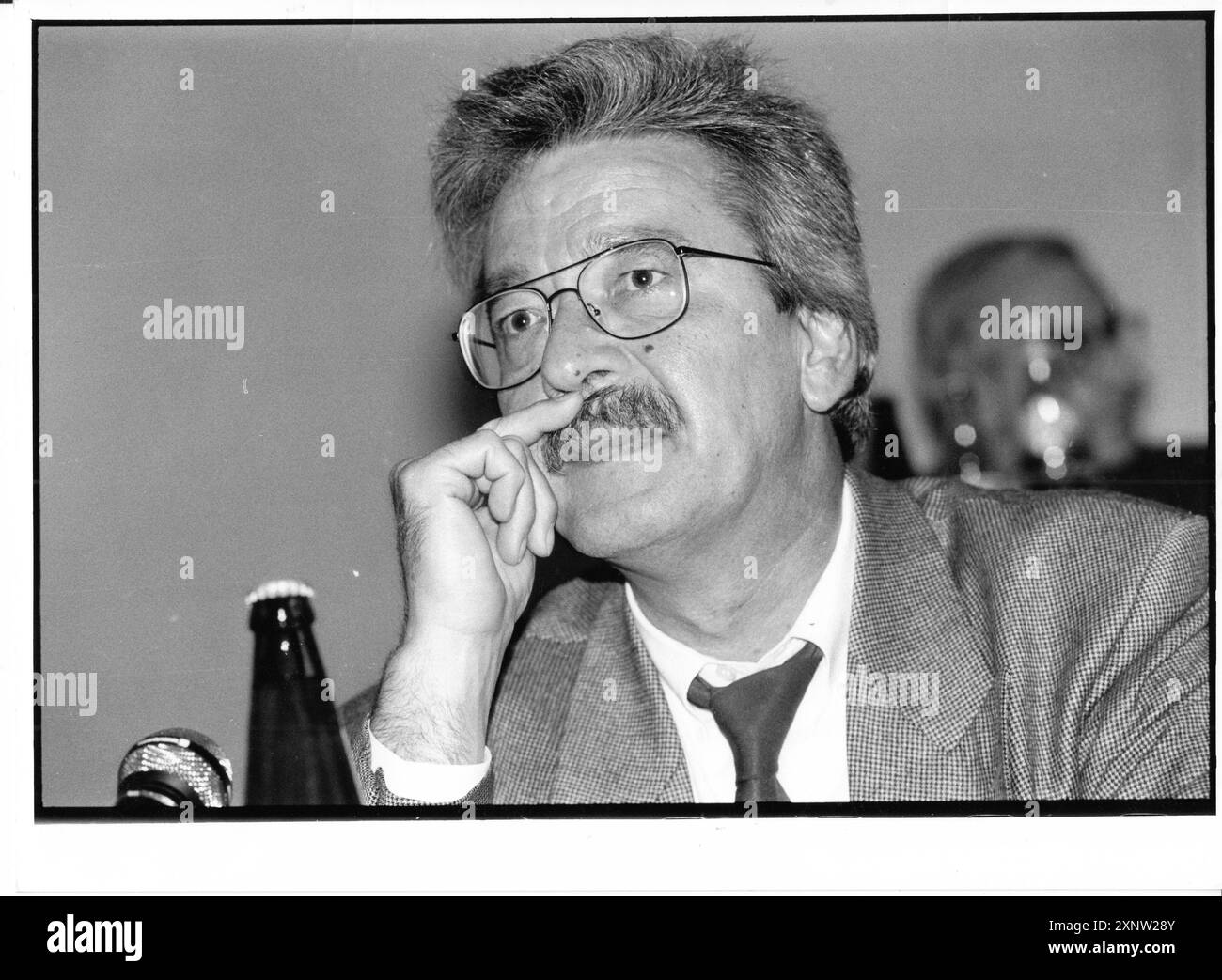 Hans-Joachim Bosse, Consigliere per le finanze e l'economia presso il Consiglio comunale di Potsdam. Consigliere comunale per le finanze. SPD. Politico. Portrait.Photo: MAZ/Christel Köster, 07.11.1996 [traduzione automatica] Foto Stock
