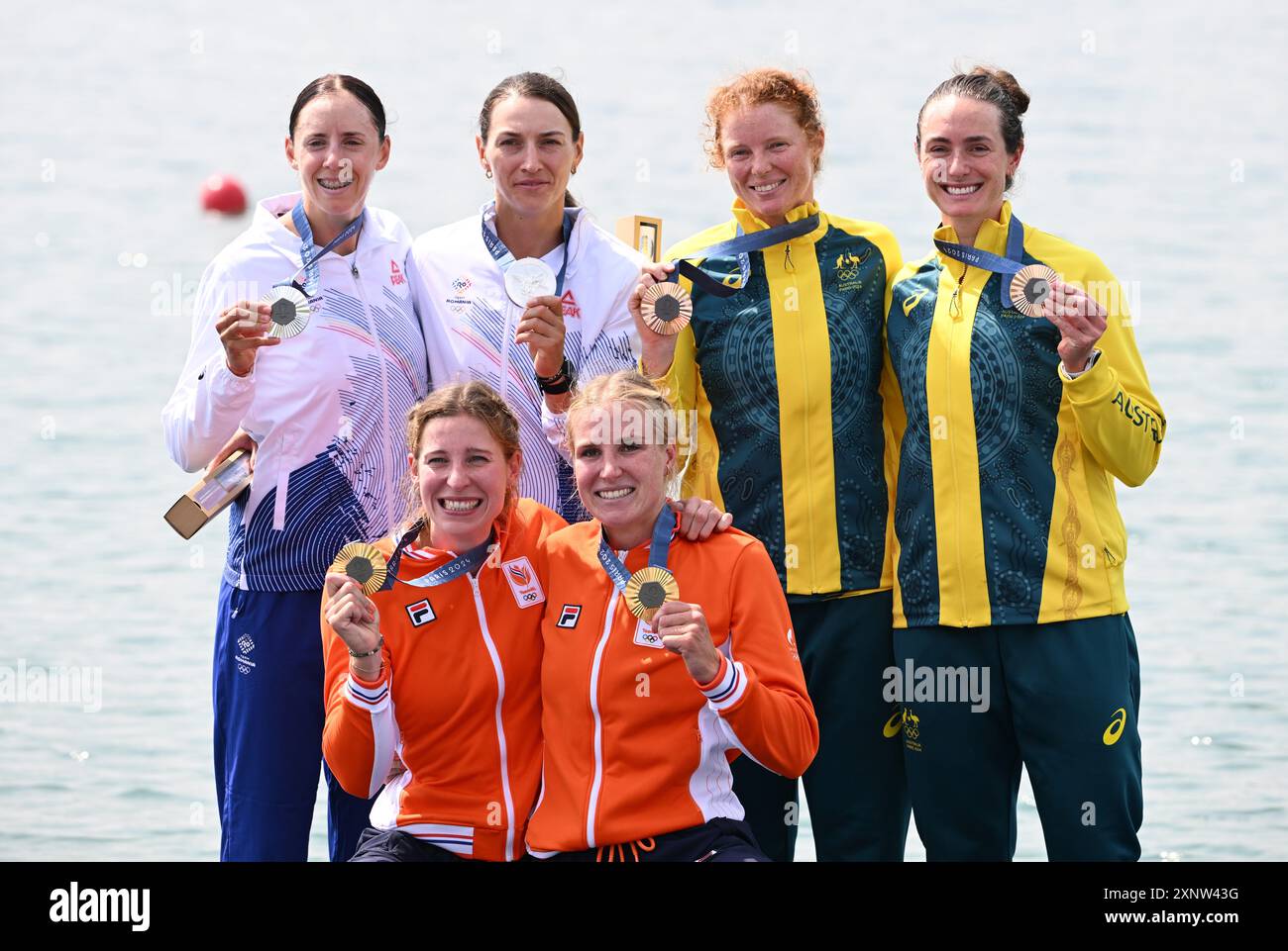 2 agosto 2024; Giochi Olimpici di Parigi, Stade nautique de Vaires-sur-Marne, Francia, 7° giorno; canottaggio, coppia femminile A finale, CLEVERING Ymkje e MEESTER Veronique dei Paesi Bassi vincono Gold, VRINCEANU Ioana e ANGHEL Roxana di Romania, Silver e MORRISON Jess e McIntyre Annabelle, (Aus) il bronzo credito: Action Plus Sports Images/Alamy Live News Foto Stock