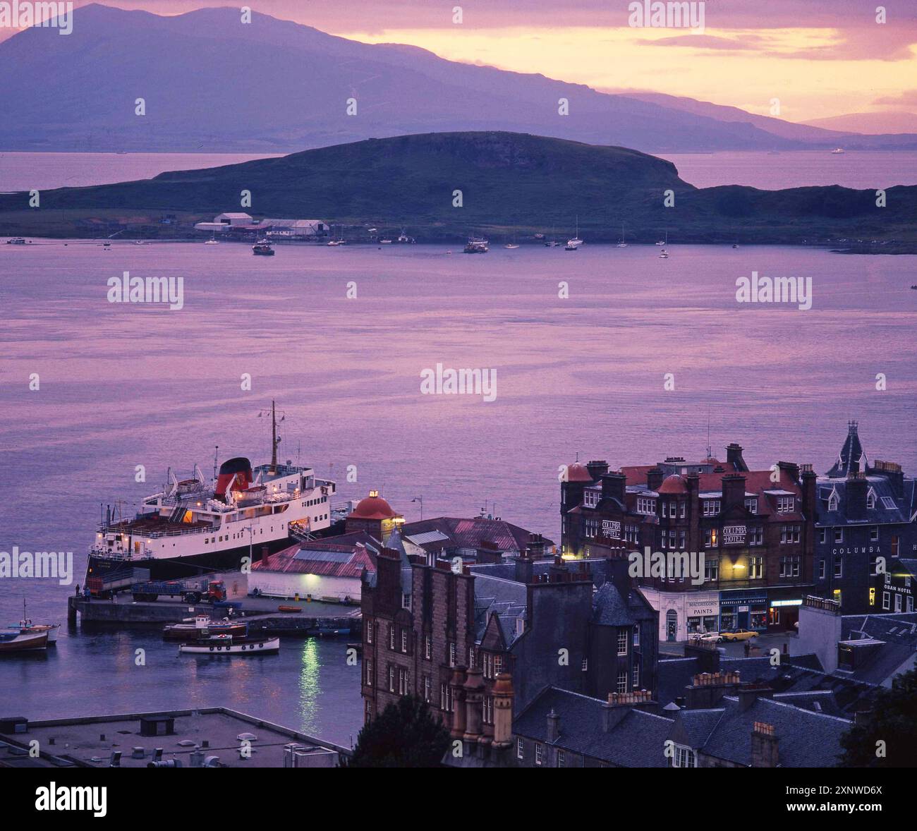 La MV Columba ormeggiava al North Pier 1970 di Oban - Argyll Foto Stock