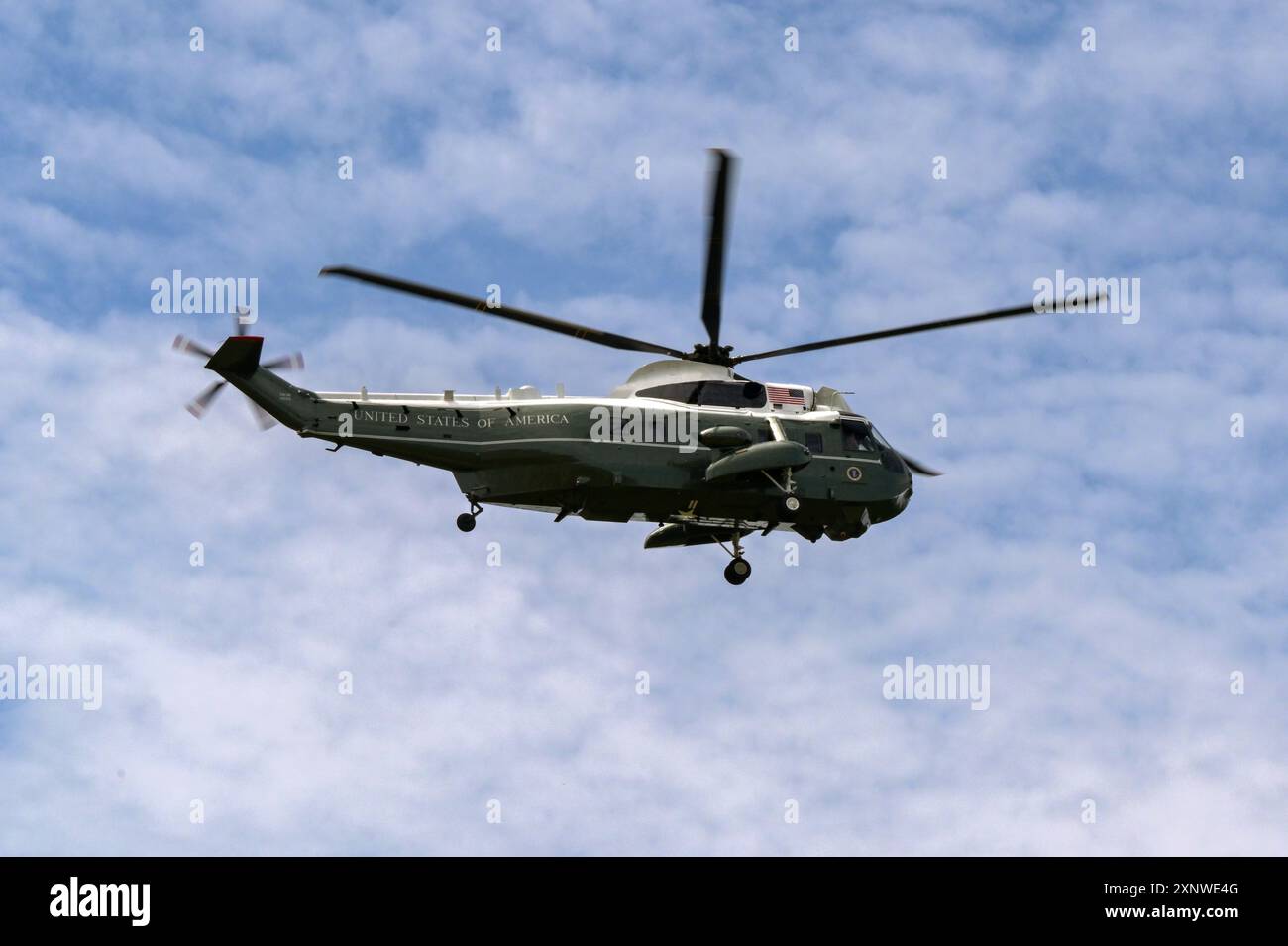 Washington DC, District of Columbia, USA - 30 aprile 2024: Elicottero Marine One Sikorsky Sea King che trasporta il Presidente degli Stati Uniti Foto Stock