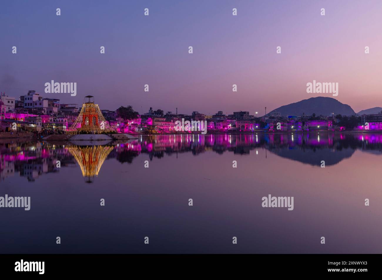 Lago Pushkar al crepuscolo, Pushkar, Rajasthan, India, Asia meridionale, Asia Foto Stock