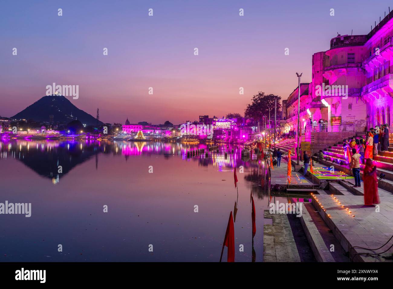 Lago Pushkar al crepuscolo, Pushkar, Rajasthan, India, Asia meridionale, Asia Foto Stock