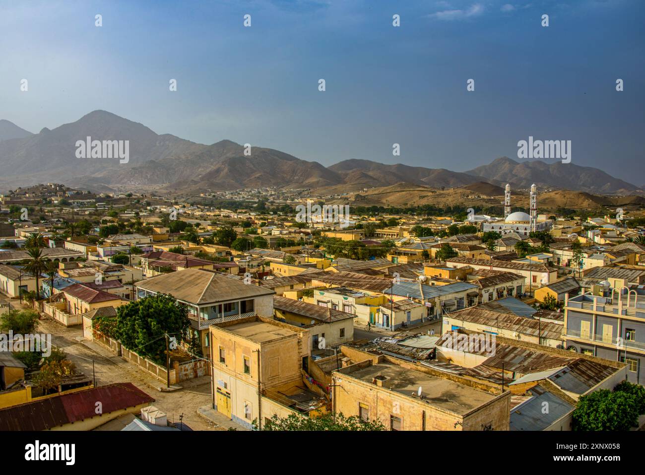 Vista sulla città di Keren negli altopiani di Eritrea, Africa Foto Stock