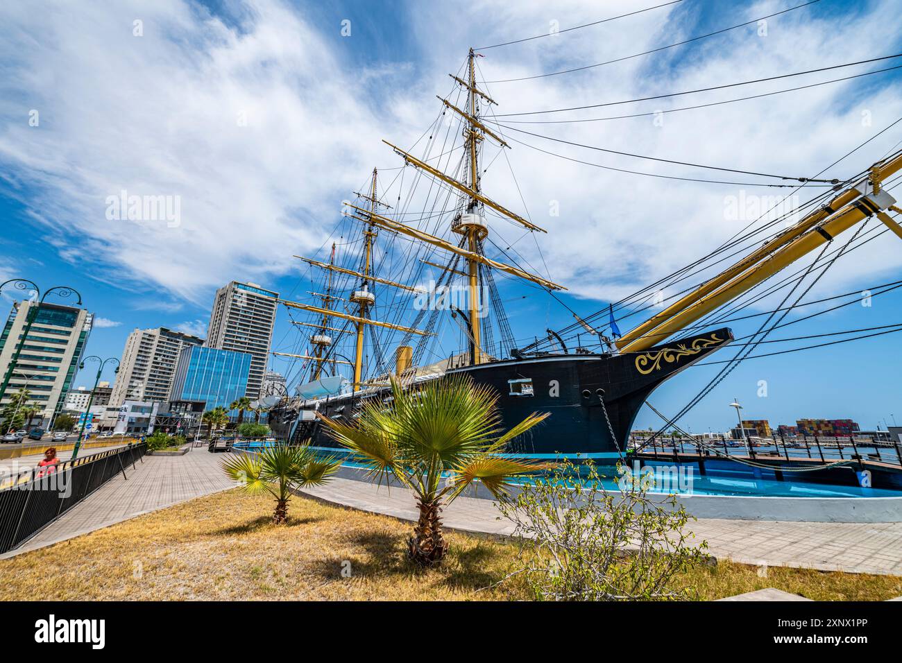 Replica della nave della marina cilena Esmeralda affondata nella battaglia di Iquique nel 1879, Iquique, deserto di Atacama, Cile, Sud America Foto Stock