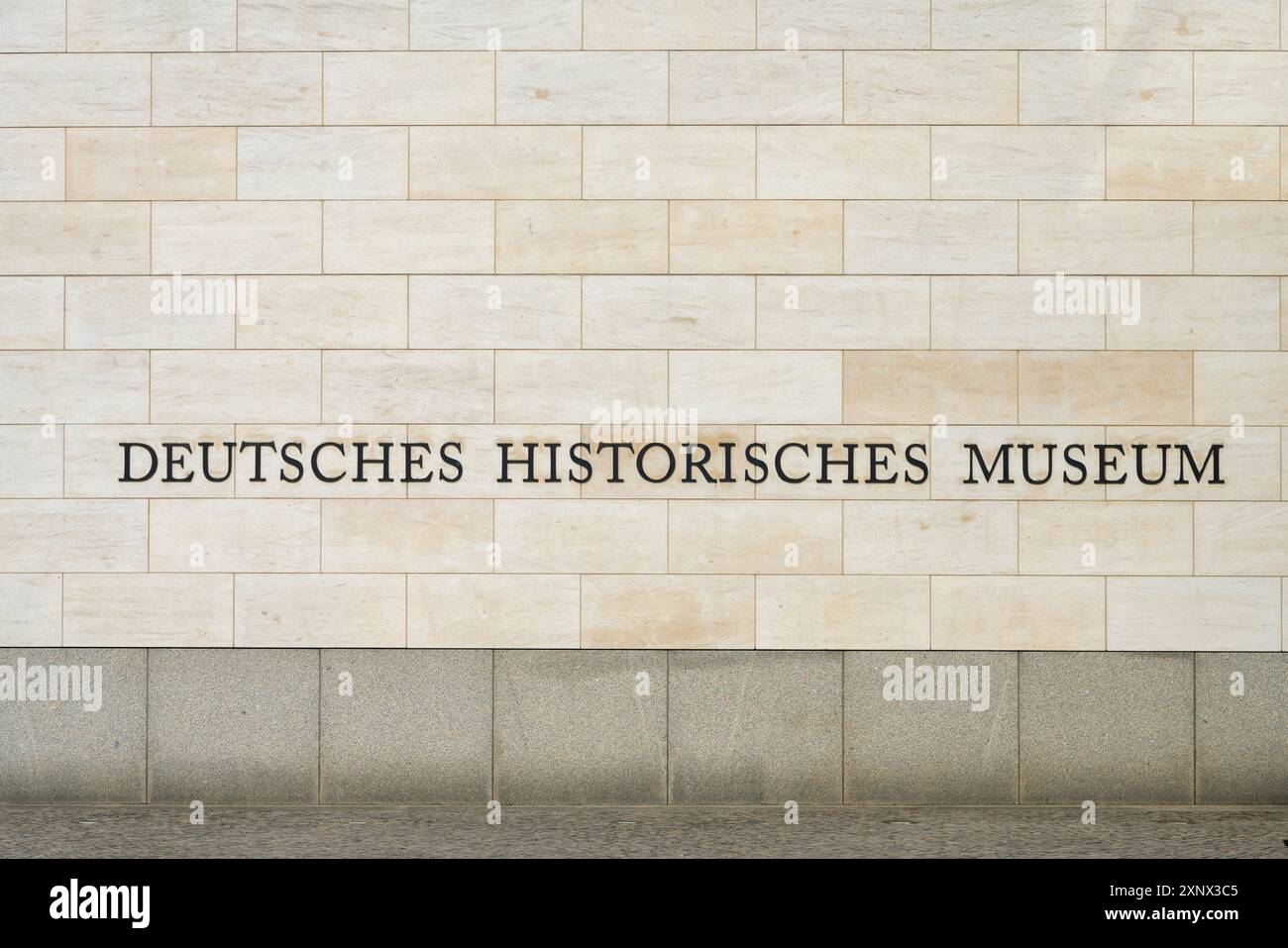 Testo sul muro dicendo Deutsches Historisches Museum (Museo di storia tedesca) Pei-Bau, Berlino, Germania, Europa Foto Stock