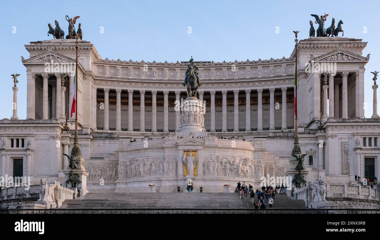 Dettaglio architettonico del Monumento Nazionale Vittorio Emanuele II, costruito in onore del primo re di un'Italia unificata, Roma, Lazio, Italia Foto Stock